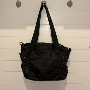 Lululemon Triumphant Tote travel Gym bag Black